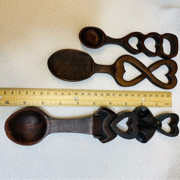 Set of 3 hand carved Welsh Love Spoons. Perfect for Valentine Day & Weddings - Picture 3 of 7